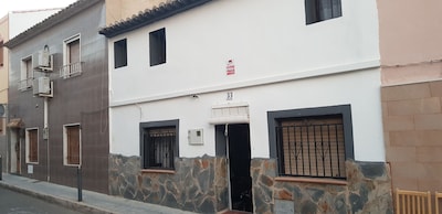 TRADITIONAL SPANISH TOWN HOUSE INLAND SAX ALICANTE. SLEEPS 6 BED WIFI