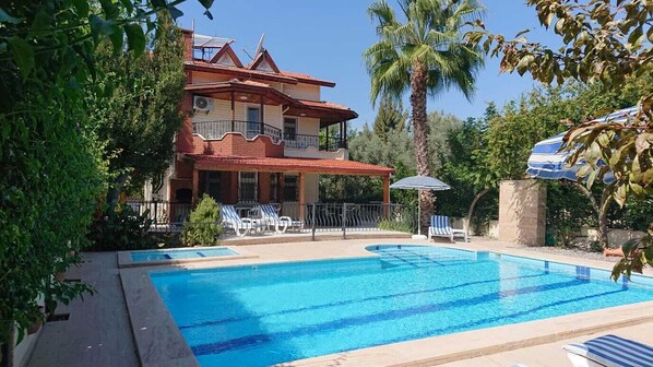 The villa from the garden