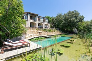 Garden view of Villa and Pool
