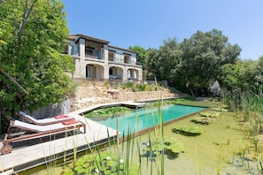 Garden view of Villa and Pool
