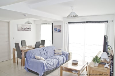 Apartment mit 2 Schlafzimmern, 4 *, Strand, Meer und Jachthafen, Klimaanlage und WLAN.