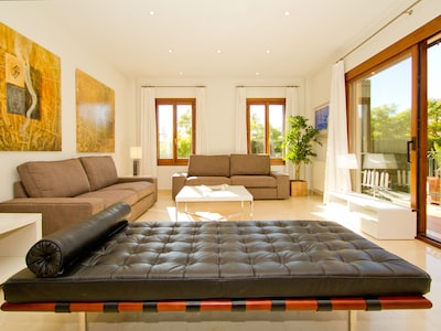 Luxury Villa in Palma with 6 bedrooms, private pool, garden, and golf views,