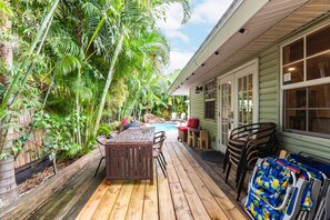 Deck has expandable table under palms - can seat up to 12