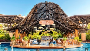Soothing cocktails & snacks at Shore Bar