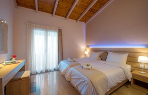 Top Floor apartment main bedroom 