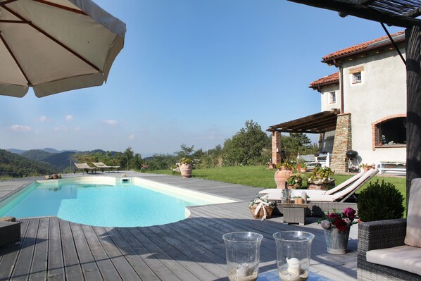Swimming Pool with incredible views and Sunset