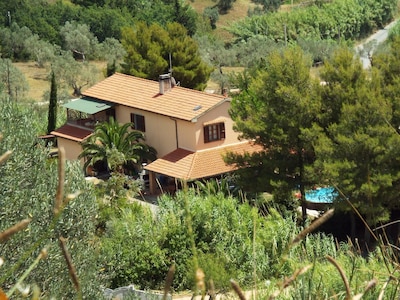 Casa de campo en el olivar-ubicación tranquila-vista al mar-piscina-gran terraza-piano