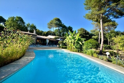 Private Provencal stone house with large heated pool