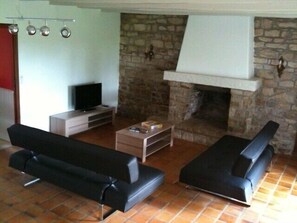 Lounge on the earth side