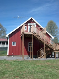 The Bunkhouse at Rolling Thunder Ranch located in Shelbyville, TN