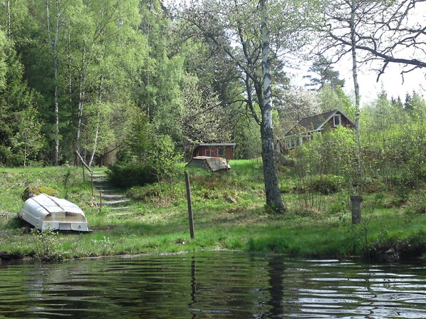 Ferienhaus mit eigenem grossen Seegrundstück und Boot