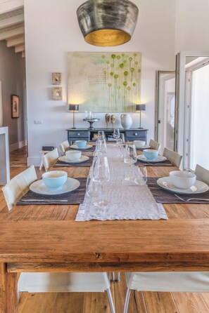 Eat delicious breakfast, lunch or dinner in this spacious dining area.