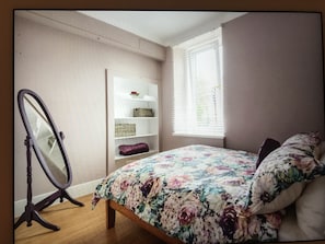 Fresh, bright room with comfortable double bed and quality linen 