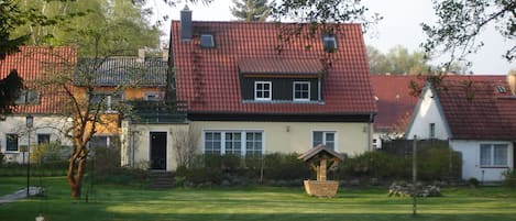 Haus, Gartenansicht