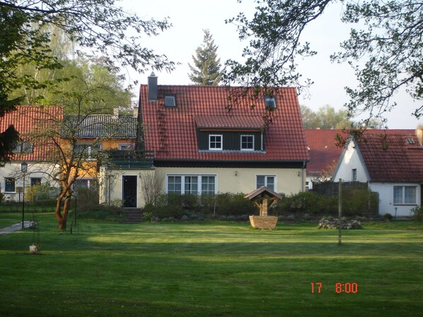 Haus, Gartenansicht