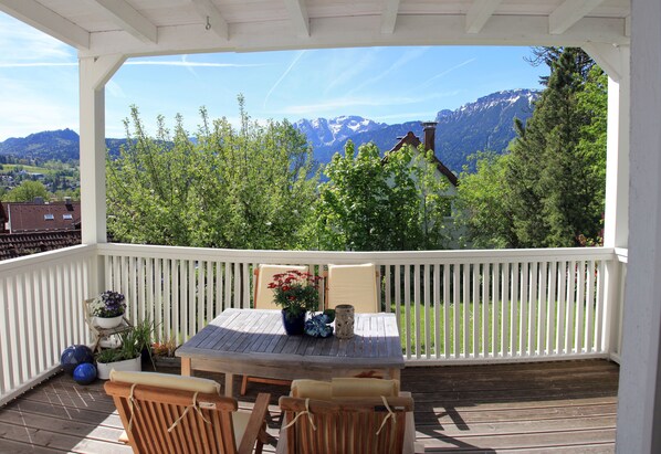 Auf dem Balkon im Frühling