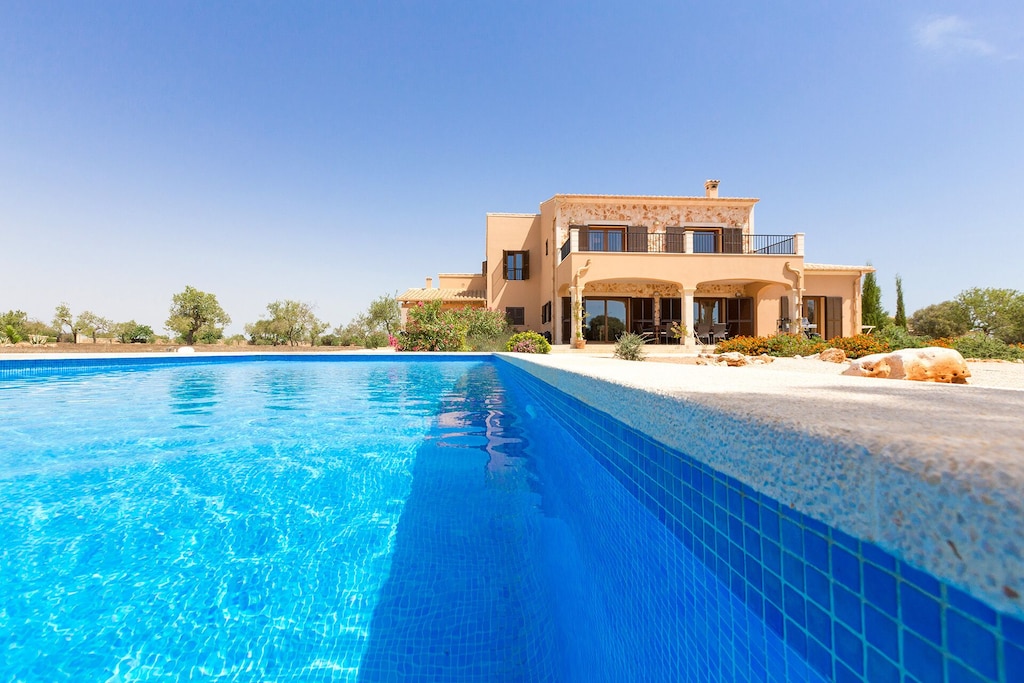 large villa with pool, views of the nature reserve Cabrera and the sea & WiFi