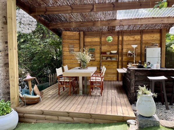 Outdoor dining