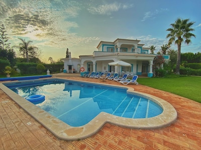 Luxury villa with private pool, seaview, 2300qm