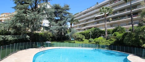 Résidence de standing dans grand parc arboré proche de la plage et du centre 