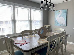 Dining area with seats for 6.