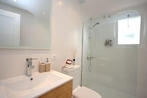 Bathroom2