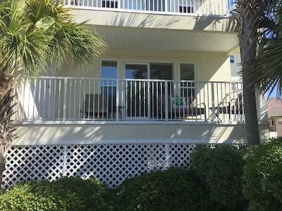 Great time to drive down to the beach! Great condo! Read our reviews. 