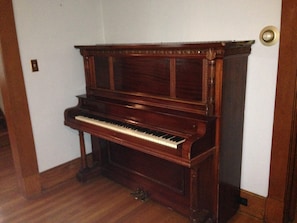 1920's piano - recently tuned!