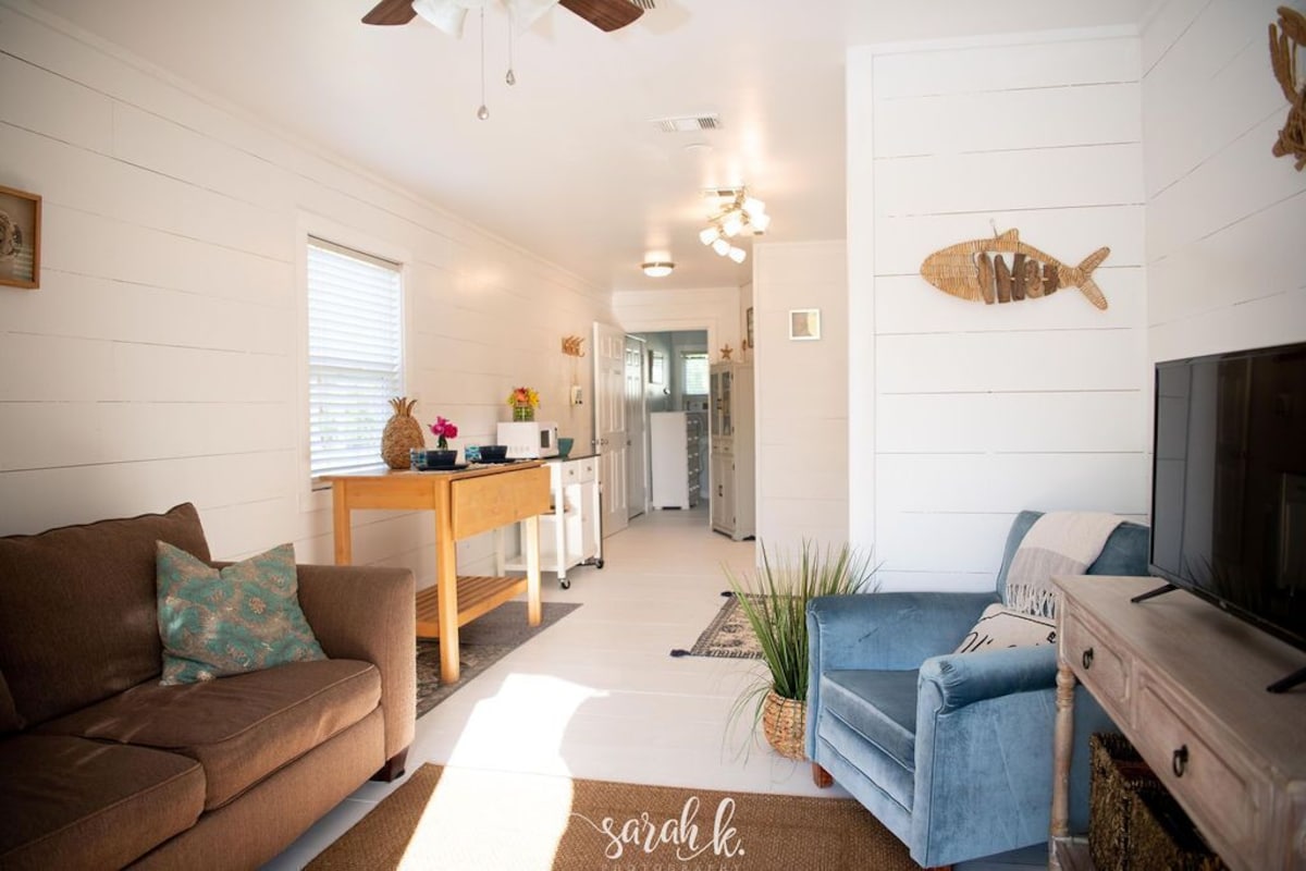 Cozy cottage retreat, just 8.4 miles from the beautiful beaches of Emerald Isle