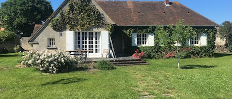 La villa au fond du jardin