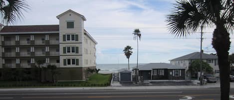 First floor condo in a great Madeira Beach location close to John's Pass Village