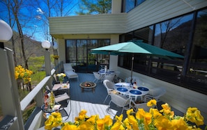 Outdoor deck and entertaining area