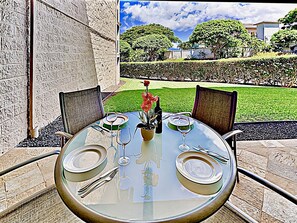 Lanai - Enjoy dinner out on your private lanai!