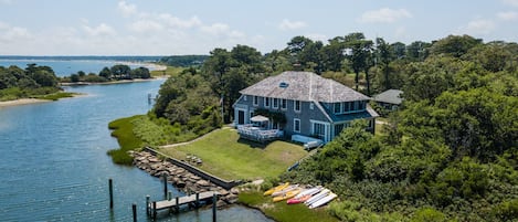 A secluded but close-to-town oceanfront estate
on 1.5 acres with a private dock.