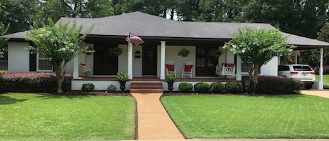 Front view of house/Front porch view
(213 Bramlett Blvd.)