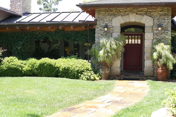 View of the house when you arrive.