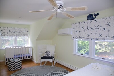 Delightful 5-bedroom cottage  with pool, decks, great yard, 1/2 mile from ocean!