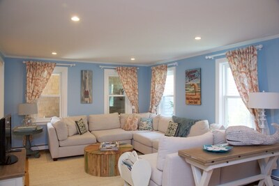 Delightful 5-bedroom cottage  with pool, decks, great yard, 1/2 mile from ocean!
