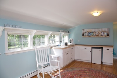 Delightful 5-bedroom cottage  with pool, decks, great yard, 1/2 mile from ocean!