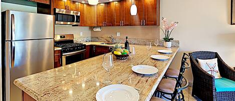 Kitchen - Spacious kitchen, perfect for entertaining guests and unleashing your culinary creativity!