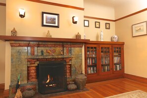 Gas fireplace, spacious living room.