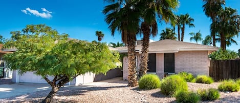 3 bedroom home on a quiet street off 40th and Cactus.  Easy access to 51 and 101