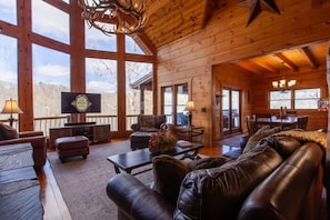 Open Floor Plan into Spacious Dining and Kitchen Area