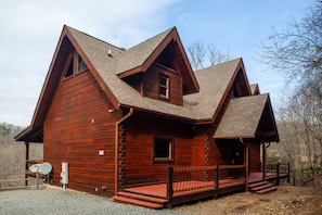 Driving up to Fallen Timber Lodge Front Entrance