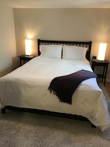 Spacious & Modern 1 Bedroom Bryant Retreat Near UW
