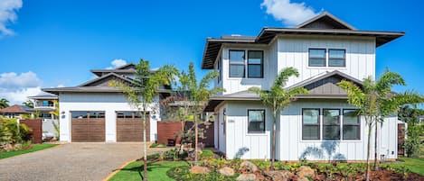 Street view of Hale Kailani property. Main house in rear, cottage in foreground