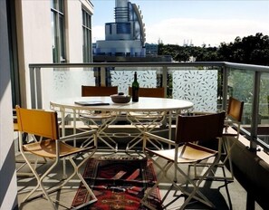 Balcony with large table and al fresco dining with 6 chairs