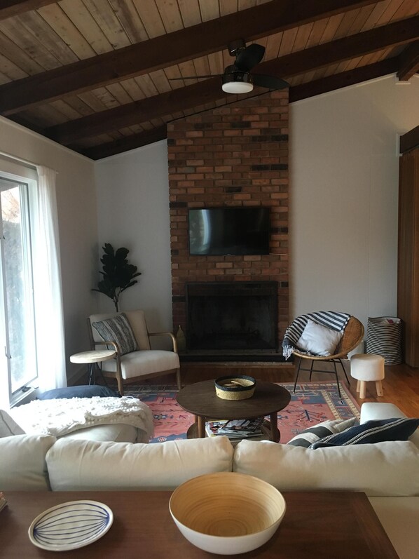Open living room, great for games and hanging