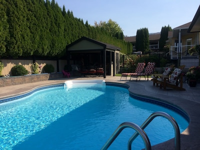 Poolside villa in Penticton 