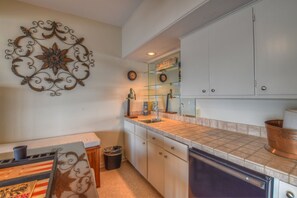 Downstairs (lake level) wet bar w/drink fridge for easy access to room/outdoors.